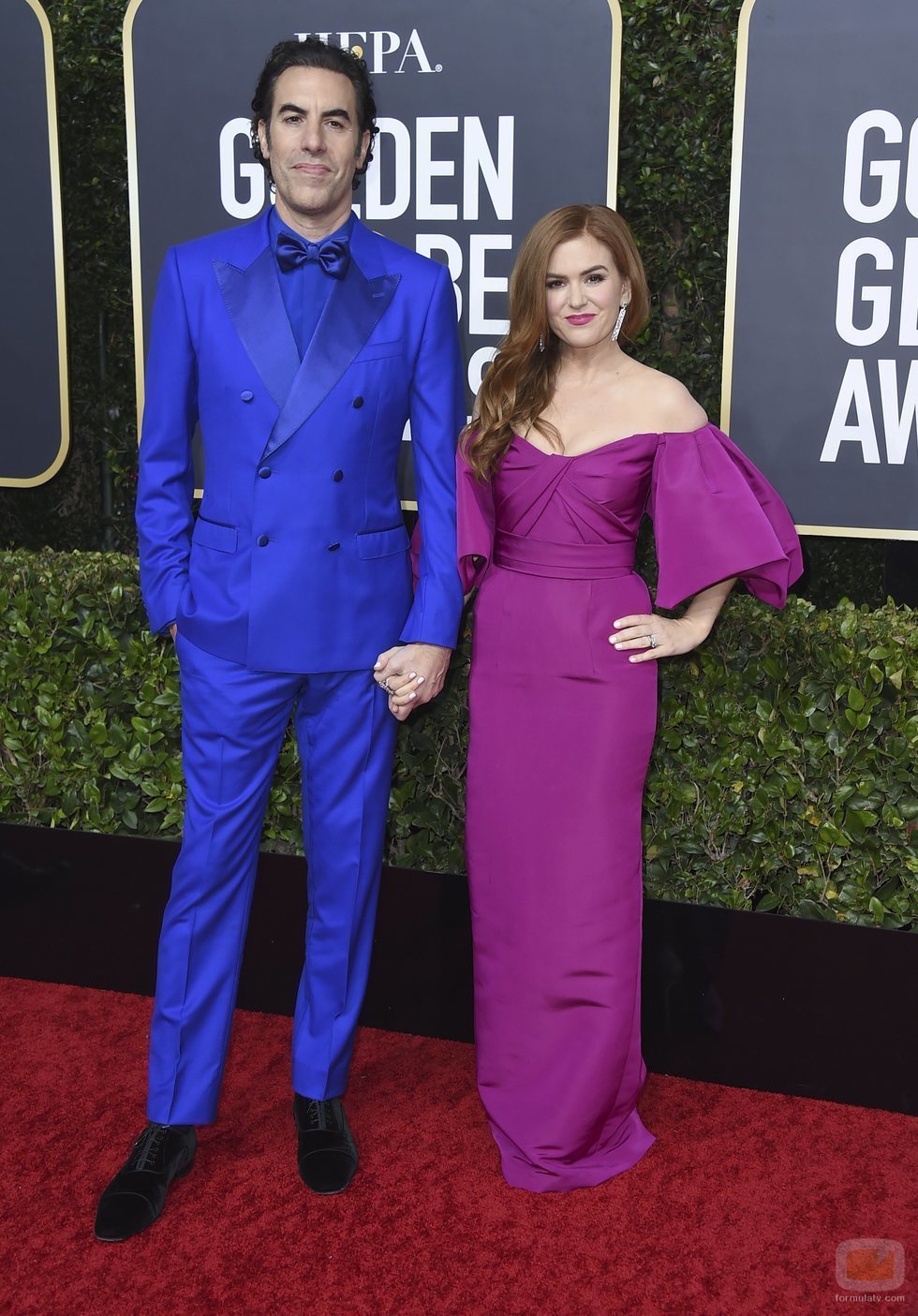 Sacha Baron Cohen e Isla Fisher en la alfombra roja de los Globos de Oro 2020