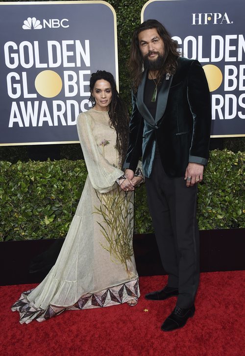 Jason Momoa y Lisa Bonet en la alfombra roja de los Globos de Oro 2020