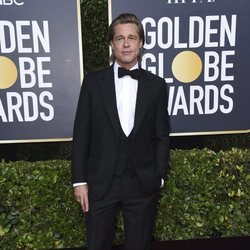 Brad Pitt en la alfombra roja de los Globos de Oro 2020