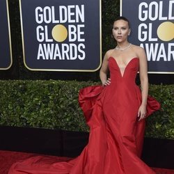 Scarlett Johansson en la alfombra roja de los Globos de Oro 2020