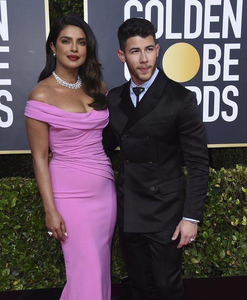 Priyanka Chopra y Nick Jonas en la alfombra roja de los Globos de Oro 2020