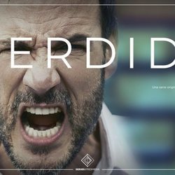 Daniel Grao grita en el cartel de la serie 'Perdida'