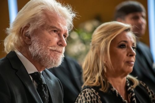Edmundo Arrocet y Carmen Borrego en el funeral de 'El cielo puede esperar'
