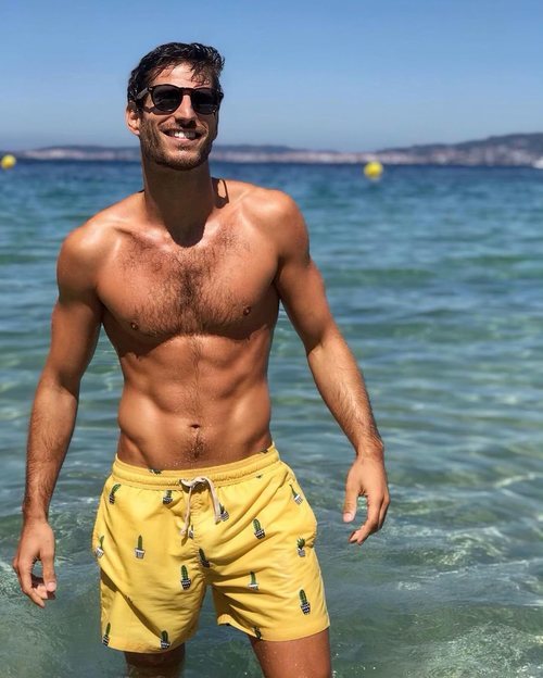 Cesc Escolà, profesor de fitness de 'OT 2020', posa sexy en la playa
