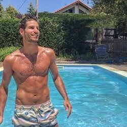 Cesc Escolà, responsable de fitness en 'OT 2020', posa sexy en una piscina