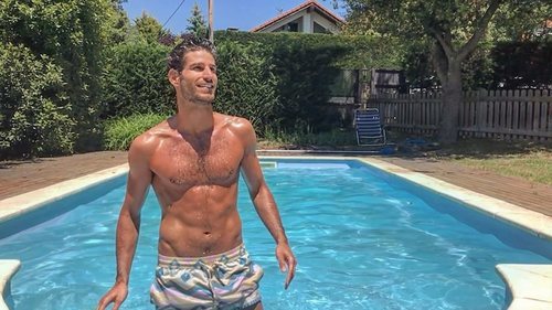 Cesc Escolà, responsable de fitness en 'OT 2020', posa sexy en una piscina