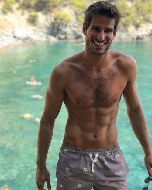 Cesc Escolà ('OT 2020'), posa semidesnudo y luce abdominales