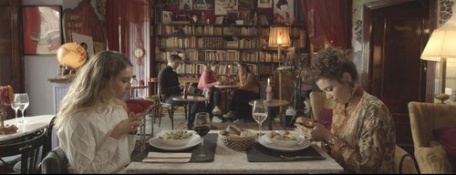 Luisita y Amelia atienden a sus móviles en '#Luimelia'