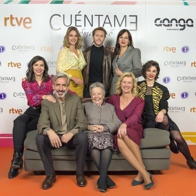 Natalia Millán junto al elenco protagonista de 'Cuéntame cómo pasó'
