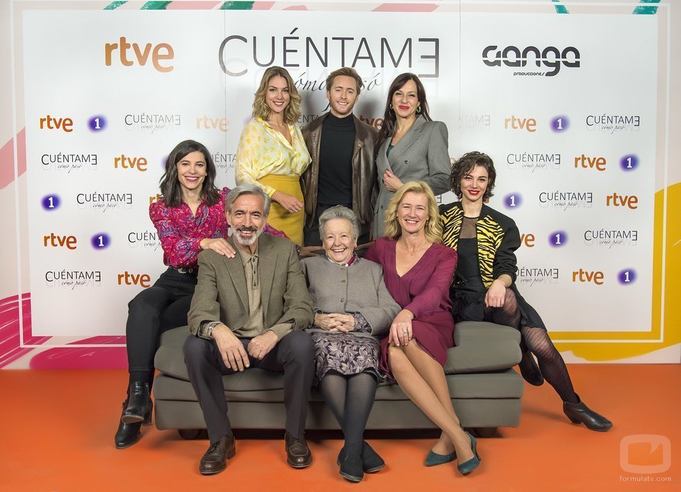 Natalia Millán junto al elenco protagonista de 'Cuéntame cómo pasó'