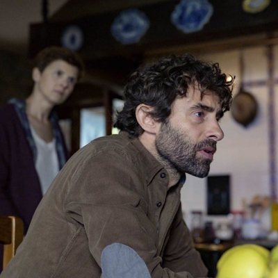 Roque (Denís Gómez) y Carmela (Isabel Naveira), en 'Néboa'