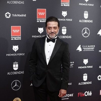 Enrique Arce en la alfombra roja de los Premios Feroz 2020