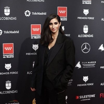 Alba Flores posa en la alfombra roja de los Premios Feroz 2020