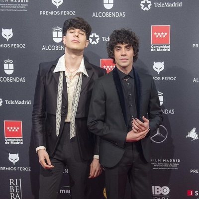 Los Javis en la alfombra roja de los Premios Feroz 2020