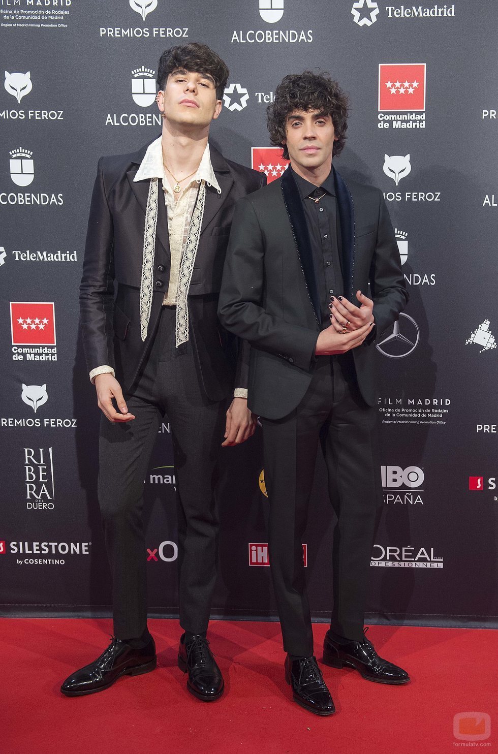Los Javis en la alfombra roja de los Premios Feroz 2020