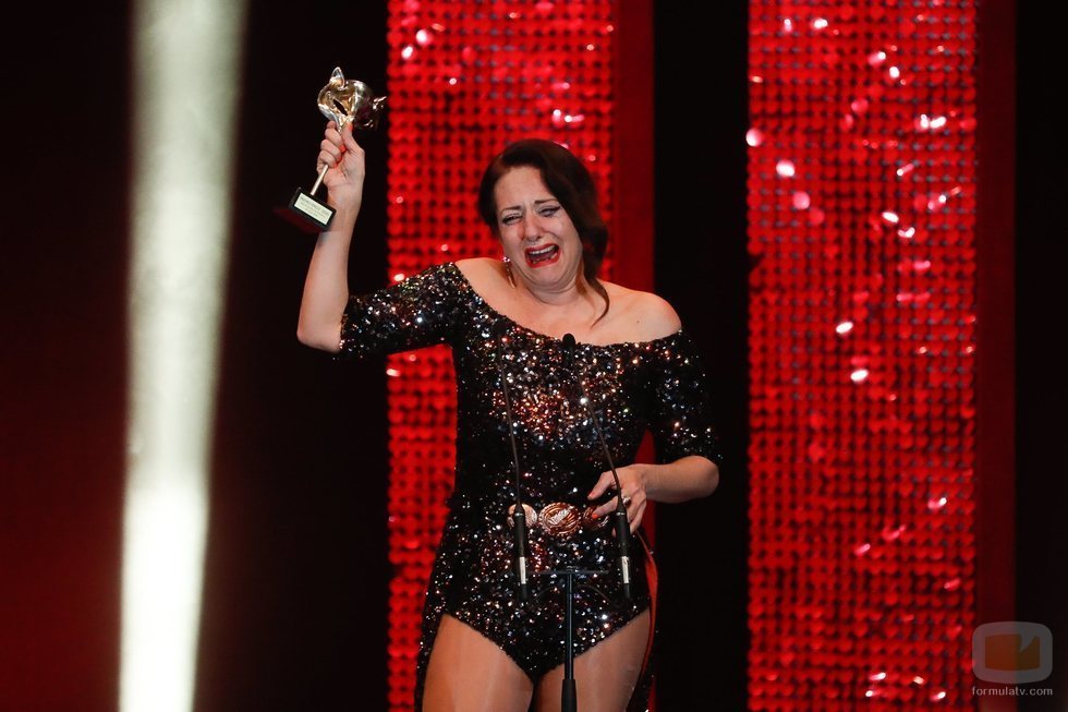 Yolanda Ramos rompe a llorar al ser premiada en los Premios Feroz 2020