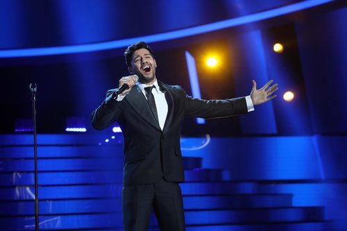 Jorge González como Miguel Poveda en la Gala 2 de 'Tu cara me suena 8'