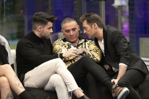 Pol Badía y Hugo Castejón hablan con Dinio en 'El tiempo del descuento'