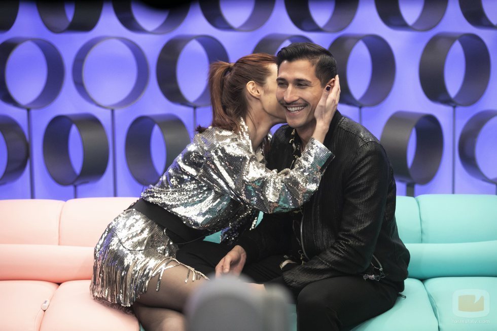 Adara besa a Gianmarco en la mejilla en 'El tiempo del descuento'