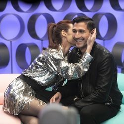 Adara besa a Gianmarco en la mejilla en 'El tiempo del descuento'