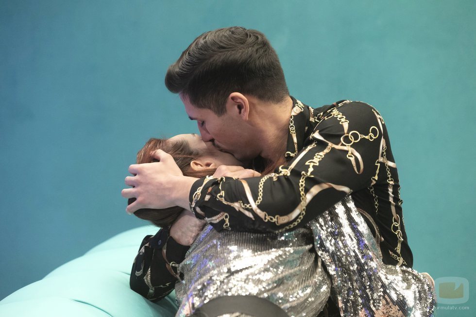 Gianmarco besa a Adara en la Gala 2 de 'El tiempo del descuento'
