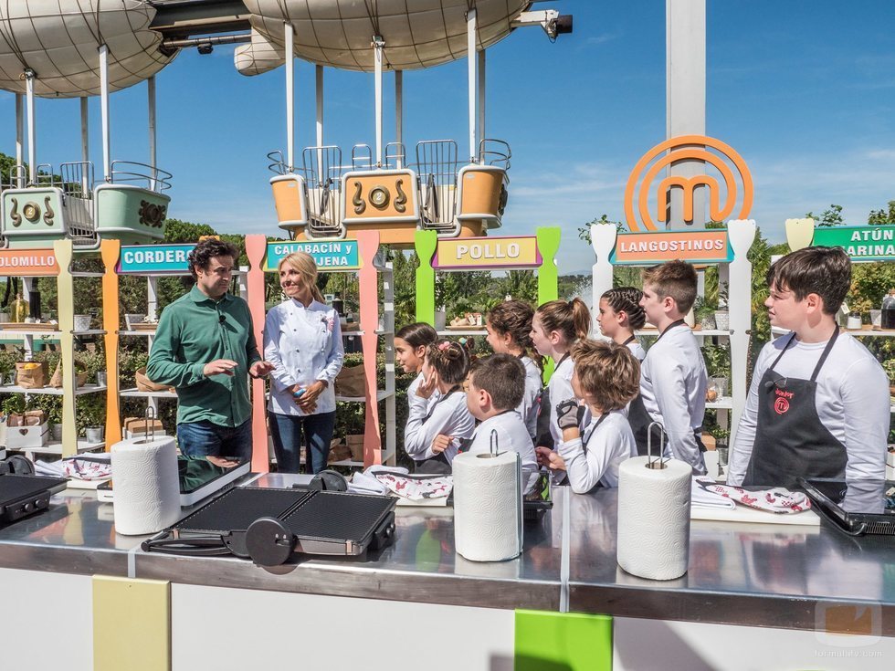 Cayetana Guillén Cuervo visita a los aspirantes de 'MasterChef Junior 7'