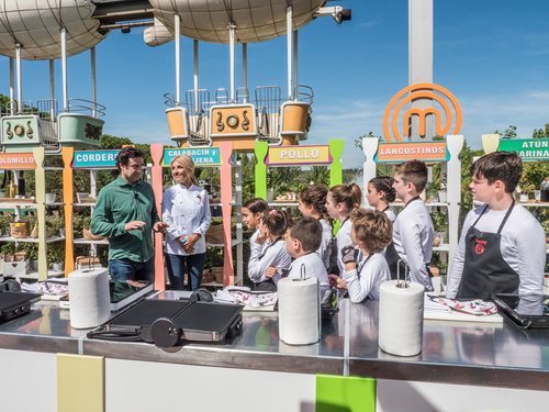 Cayetana Guillén Cuervo visita a los aspirantes de 'MasterChef Junior 7'