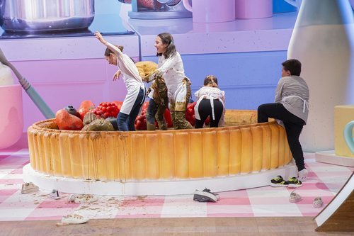 Los semifinalistas de 'MasterChef Junior 7' juegan en una piscina de chocolate
