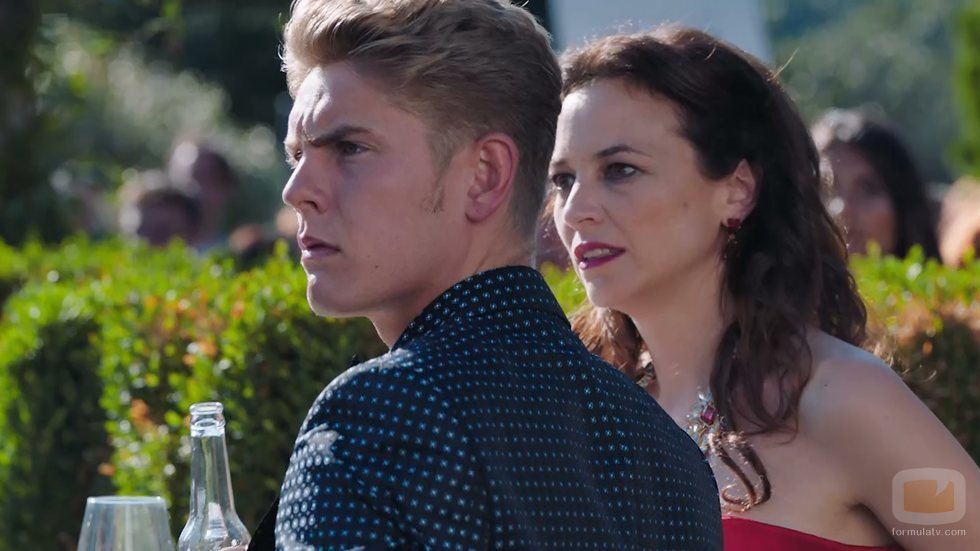 Daniel Arteaga y Berta Moliner, sorprendidos en el 2x01 de 'Vivir sin permiso'