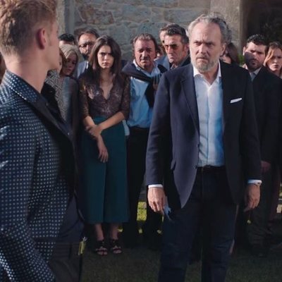 Daniel Arteaga y Nemo Bandeira en una fiesta en el 2x01 de 'Vivir sin permiso'