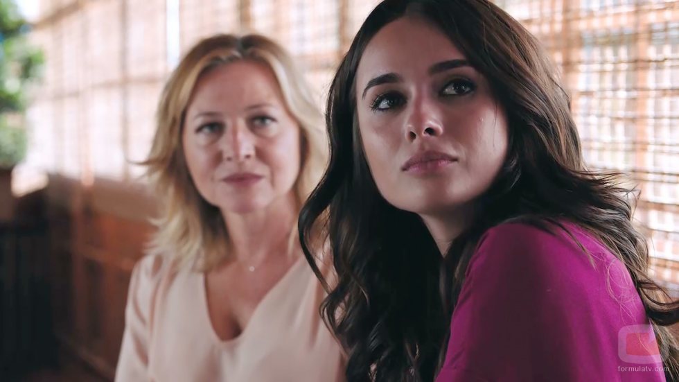 Chon y Nina, juntas en el 2x01 de 'Vivir sin permiso'