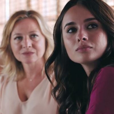 Chon y Nina, juntas en el 2x01 de 'Vivir sin permiso'