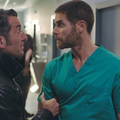Ferro y el doctor Olid en el 2x01 de 'Vivir sin permiso'