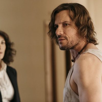 Antonio (Daniel Grao) con la inspectora Eva (Melani Olivares) en 'Perdida'