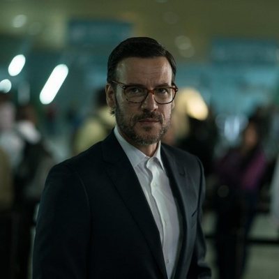 Antonio (Daniel Grao) minutos antes de ser detenido en el aeropuerto en 'Perdida'