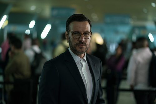 Antonio (Daniel Grao) minutos antes de ser detenido en el aeropuerto en 'Perdida'