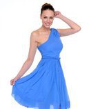 Eva González radiante con un vestido azul en 'El juego del Euromillón"