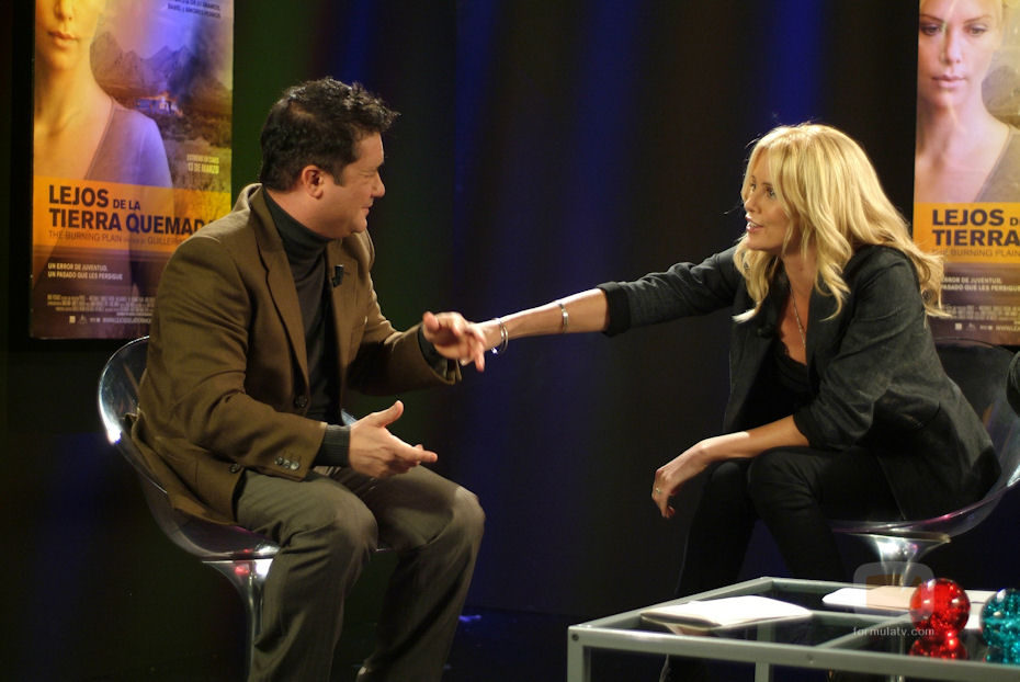 Charlize Theron en 'Saturday Night Live'