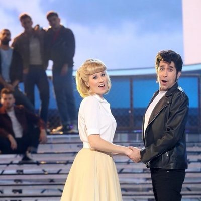 Mario Vaquerizo y Eva Soriano son John Travolta y Olivia Newton-John en la Gala 3 de 'Tu cara me suena 8'
