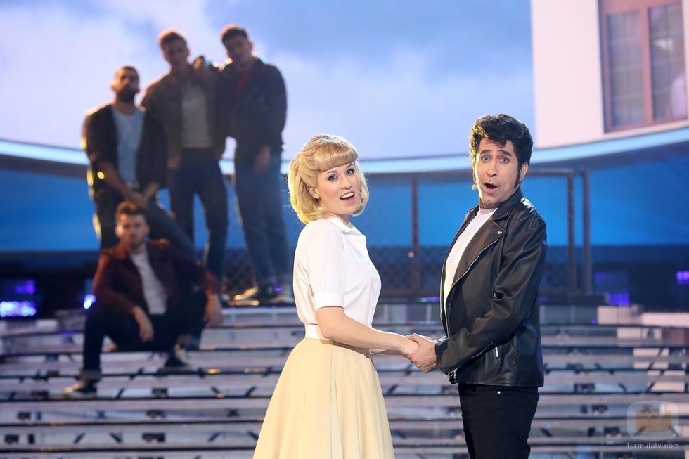 Mario Vaquerizo y Eva Soriano son John Travolta y Olivia Newton-John en la Gala 3 de 'Tu cara me suena 8'