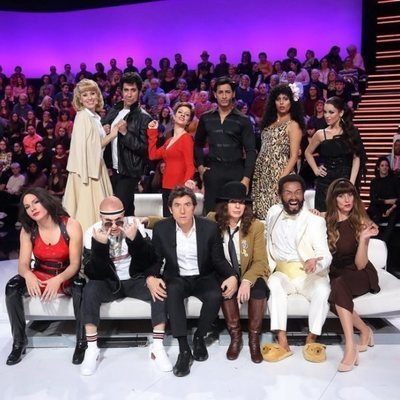 Manel Fuentes y los concursantes de 'Tu cara me suena 8' en la Gala 3