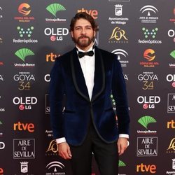 Félix Gómez posa en la alfombra roja de los Premios Goya 2020