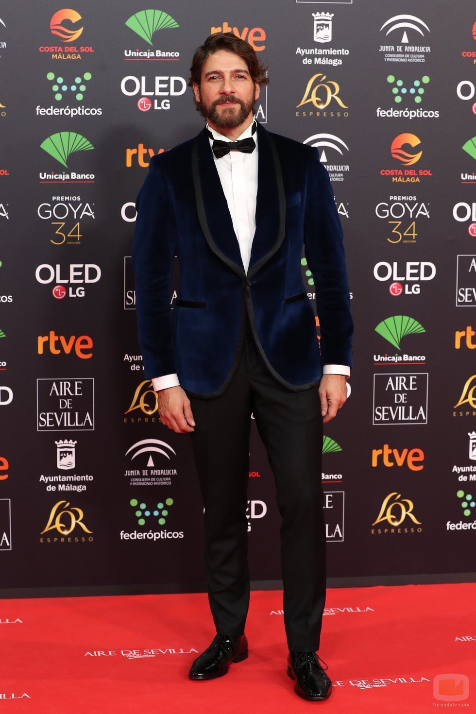 Félix Gómez posa en la alfombra roja de los Premios Goya 2020