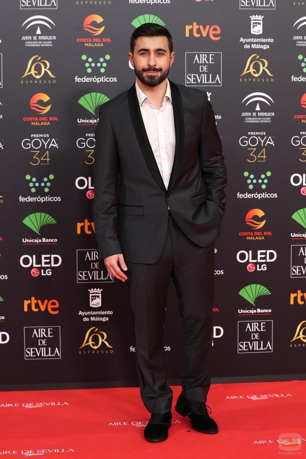 El cantante Rayden posa en la alfombra roja de los Premios Goya 2020