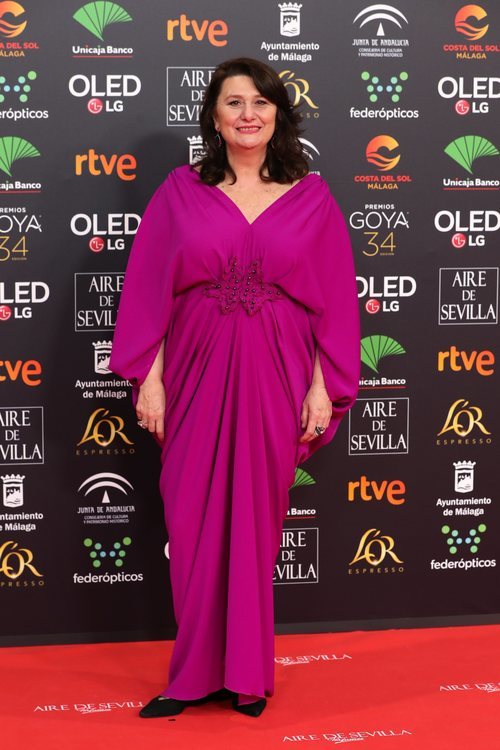 Adelfa Calvo posa en la alfombra roja de los Premios Goya 2020