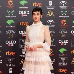 Greta Fernández posa en la alfombra roja de los Premios Goya 2020