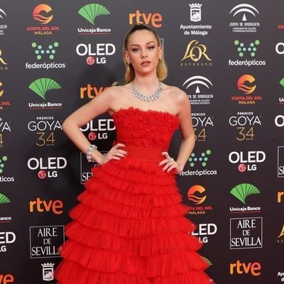 Ester Expósito posa en la alfombra roja de los Premios Goya 2020