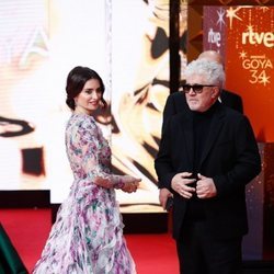 Penélope Cruz y Pedro Almodóvar en la alfombra roja de los Premios Goya 2020