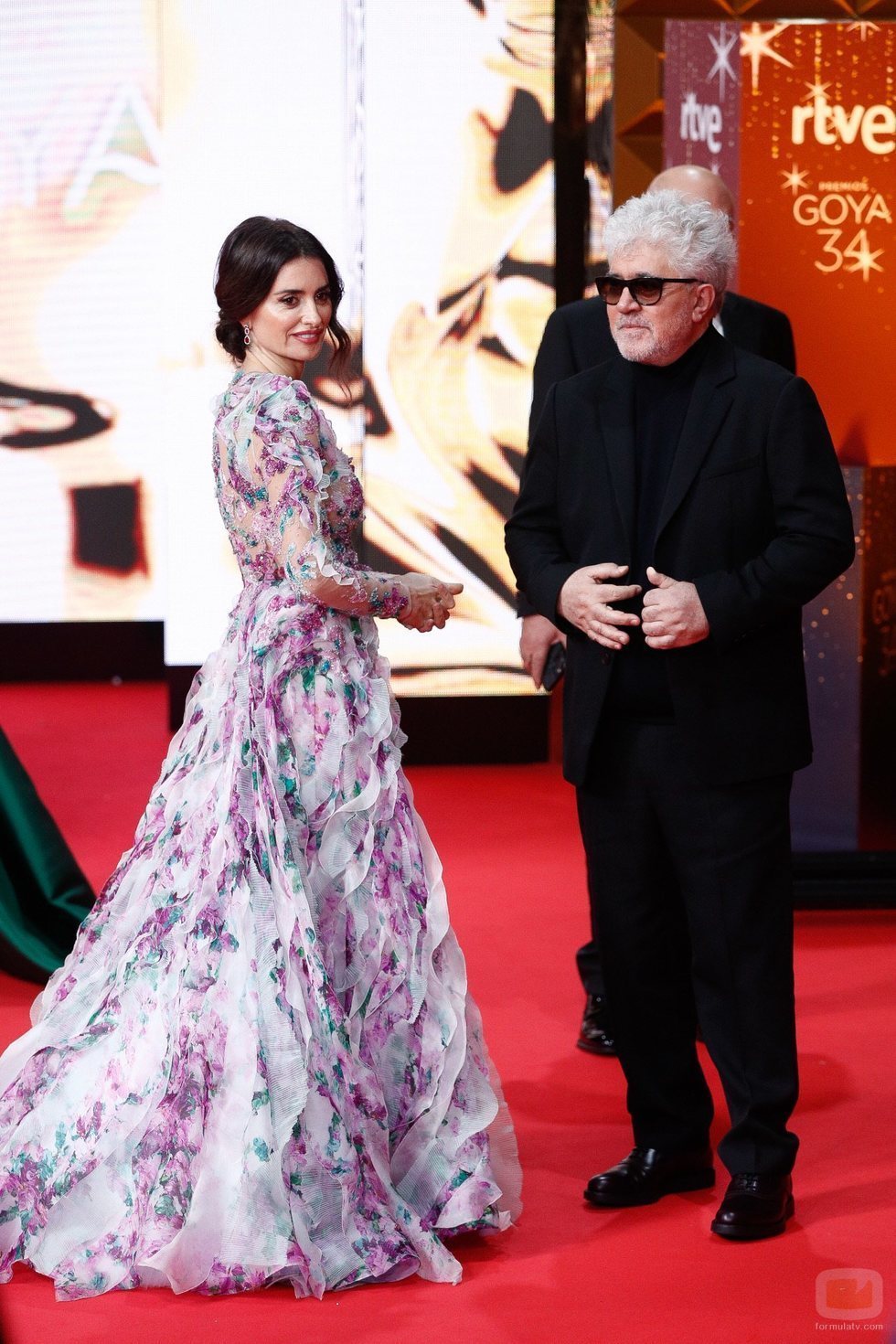 Penélope Cruz y Pedro Almodóvar en la alfombra roja de los Premios Goya 2020