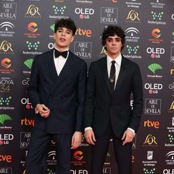 Javier Calvo y Javier Ambrossi en la alfombra roja de los Premios Goya 2020